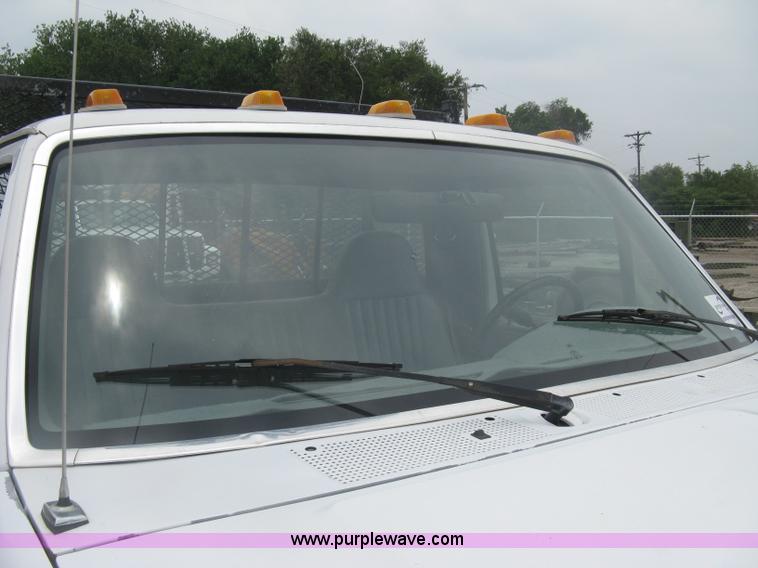 image for item K8677 1997 Ford F450 Super Duty flatbed truck