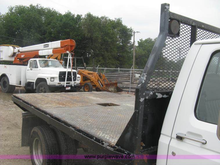 image for item K8677 1997 Ford F450 Super Duty flatbed truck