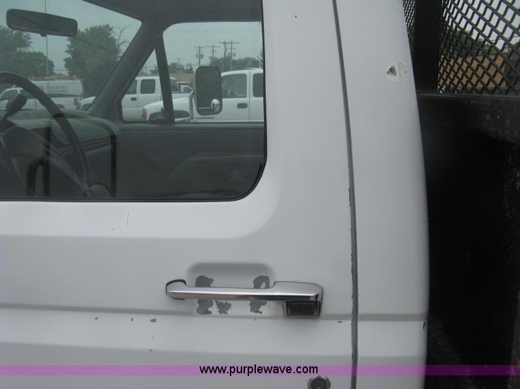image for item K8677 1997 Ford F450 Super Duty flatbed truck