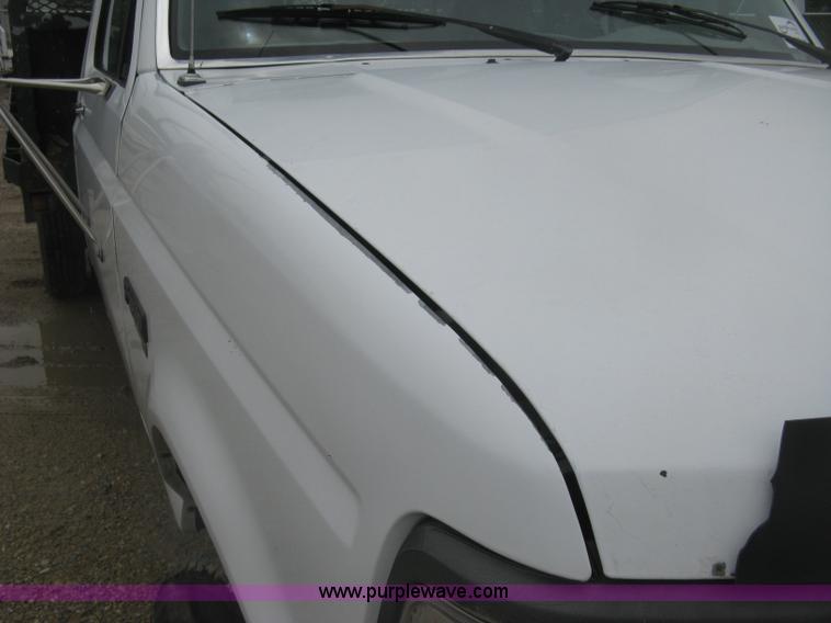 image for item K8677 1997 Ford F450 Super Duty flatbed truck