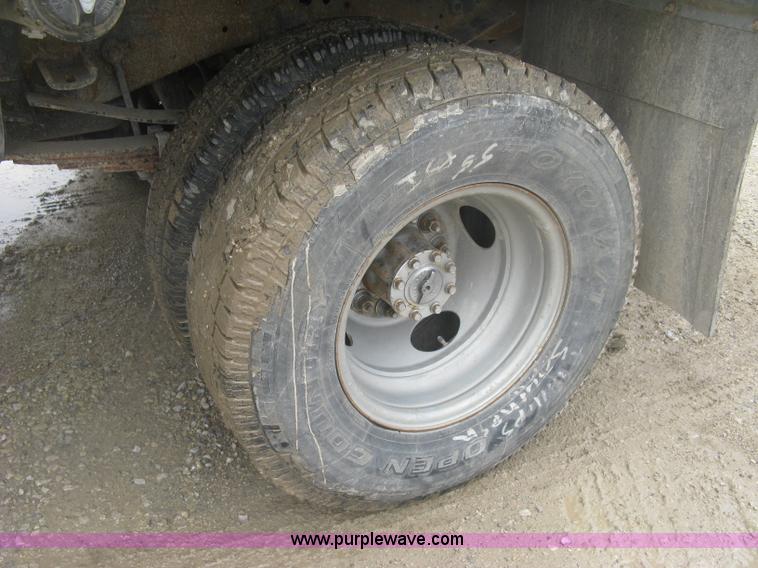 image for item K8677 1997 Ford F450 Super Duty flatbed truck