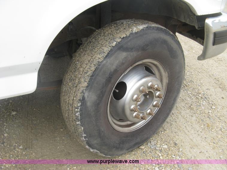 image for item K8677 1997 Ford F450 Super Duty flatbed truck