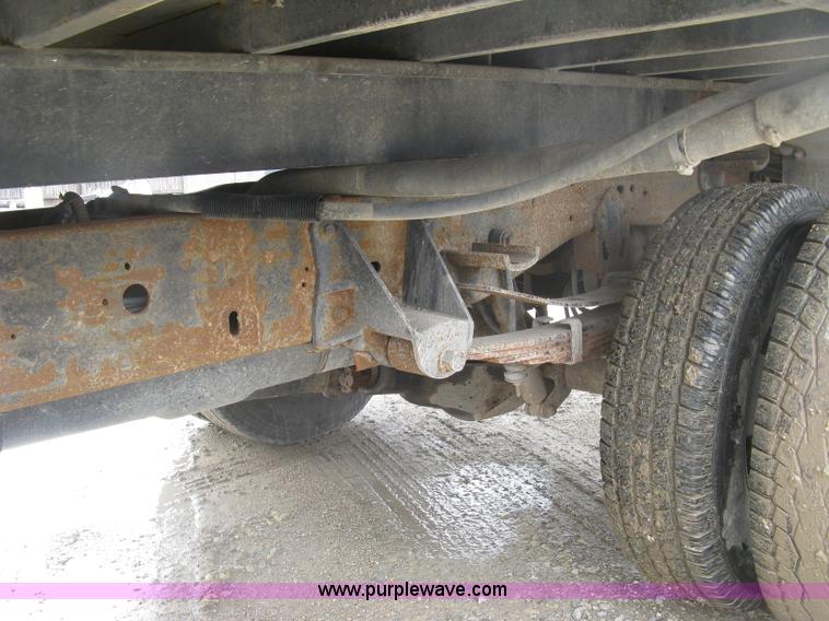image for item K8677 1997 Ford F450 Super Duty flatbed truck