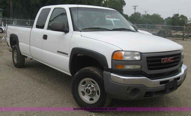 image for item K8678 2007 GMC Sierra Classic 2500HD Ext. Cab pickup truck