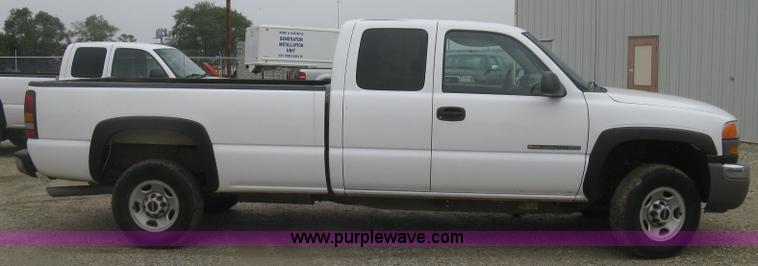 image for item K8678 2007 GMC Sierra Classic 2500HD Ext. Cab pickup truck