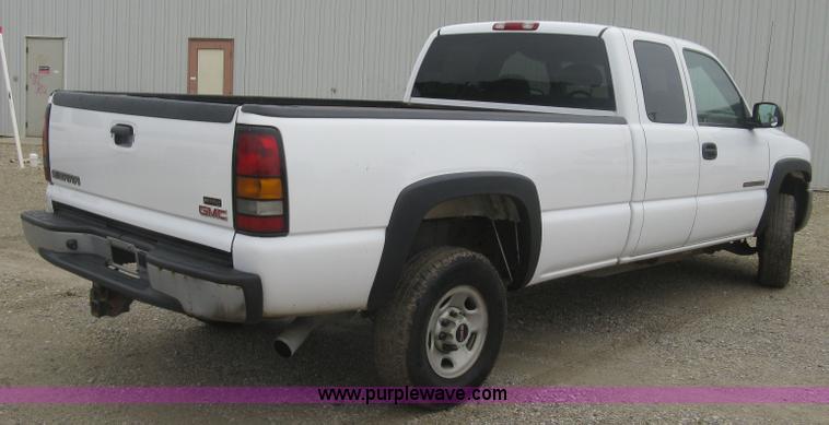 image for item K8678 2007 GMC Sierra Classic 2500HD Ext. Cab pickup truck
