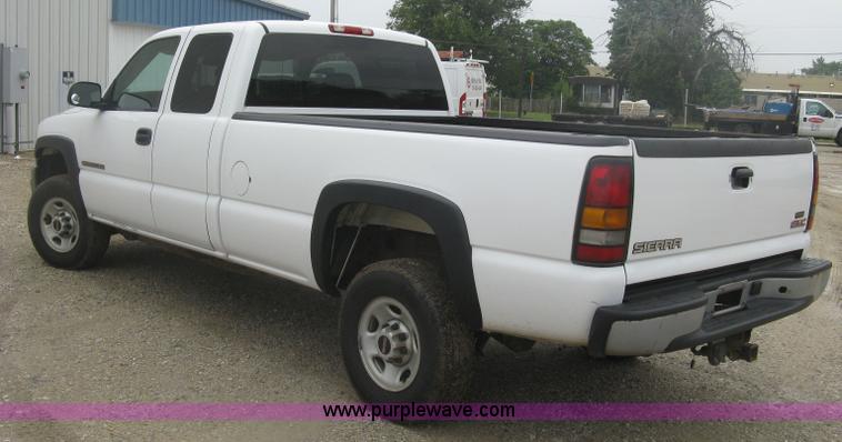 image for item K8678 2007 GMC Sierra Classic 2500HD Ext. Cab pickup truck