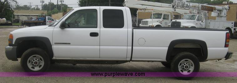 image for item K8678 2007 GMC Sierra Classic 2500HD Ext. Cab pickup truck