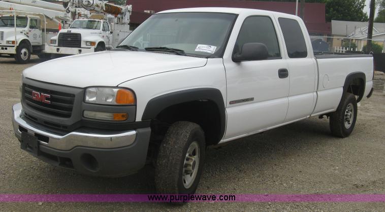image for item K8678 2007 GMC Sierra Classic 2500HD Ext. Cab pickup truck