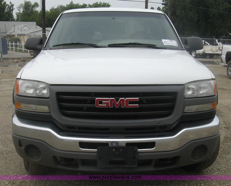 image for item K8678 2007 GMC Sierra Classic 2500HD Ext. Cab pickup truck