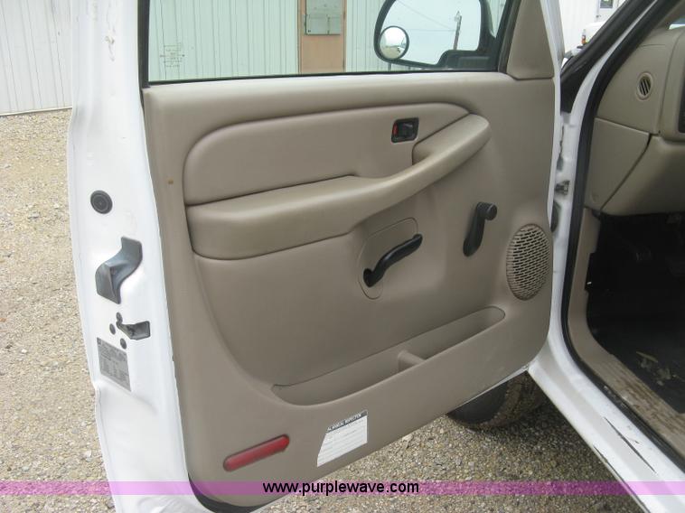 image for item K8678 2007 GMC Sierra Classic 2500HD Ext. Cab pickup truck