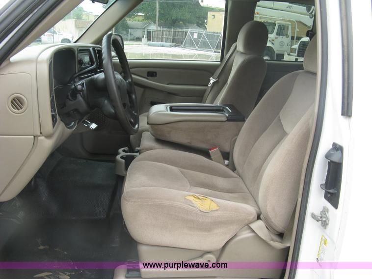 image for item K8678 2007 GMC Sierra Classic 2500HD Ext. Cab pickup truck