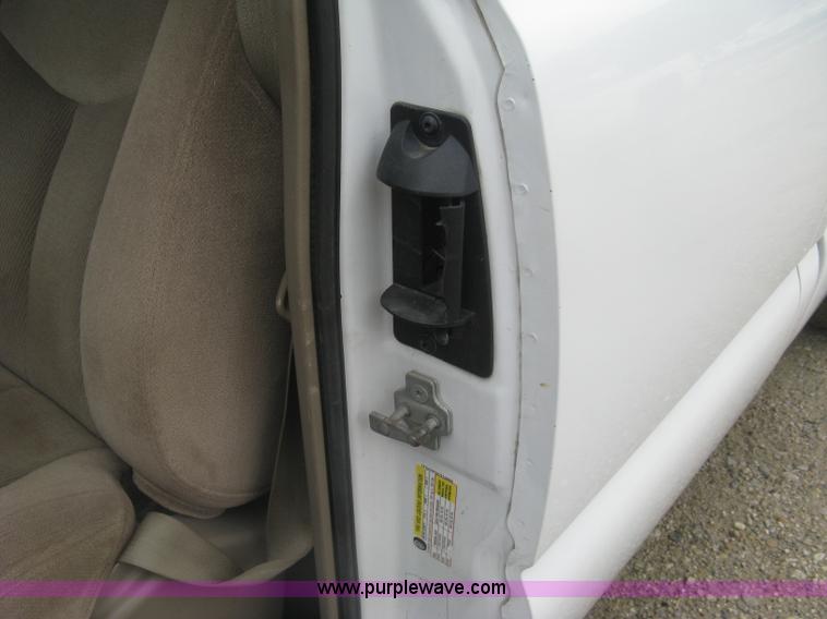 image for item K8678 2007 GMC Sierra Classic 2500HD Ext. Cab pickup truck