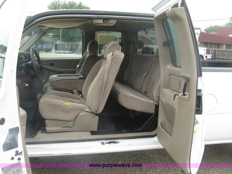 image for item K8678 2007 GMC Sierra Classic 2500HD Ext. Cab pickup truck