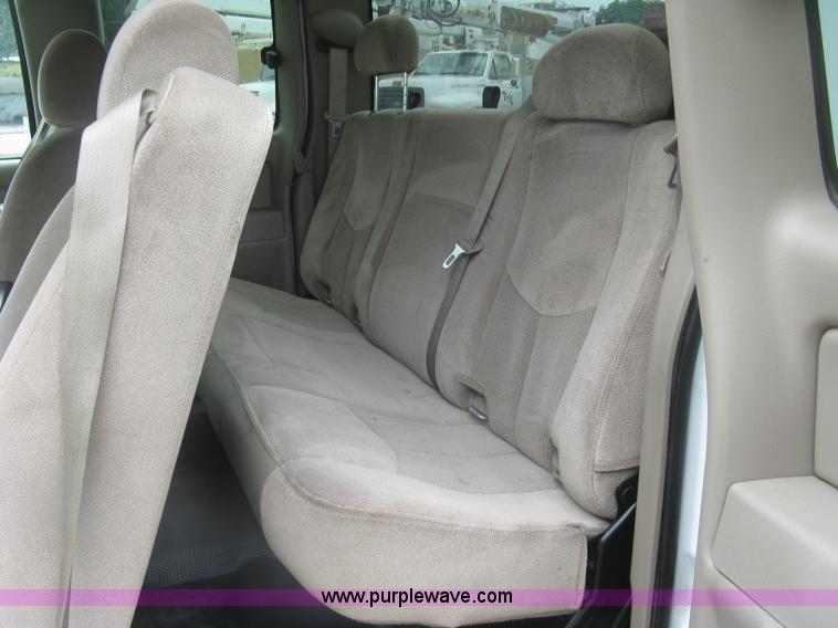 image for item K8678 2007 GMC Sierra Classic 2500HD Ext. Cab pickup truck