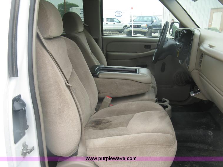 image for item K8678 2007 GMC Sierra Classic 2500HD Ext. Cab pickup truck