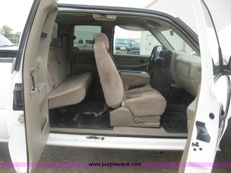 image for item K8678 2007 GMC Sierra Classic 2500HD Ext. Cab pickup truck