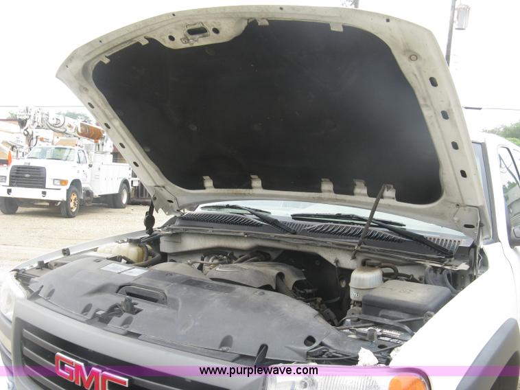 image for item K8678 2007 GMC Sierra Classic 2500HD Ext. Cab pickup truck