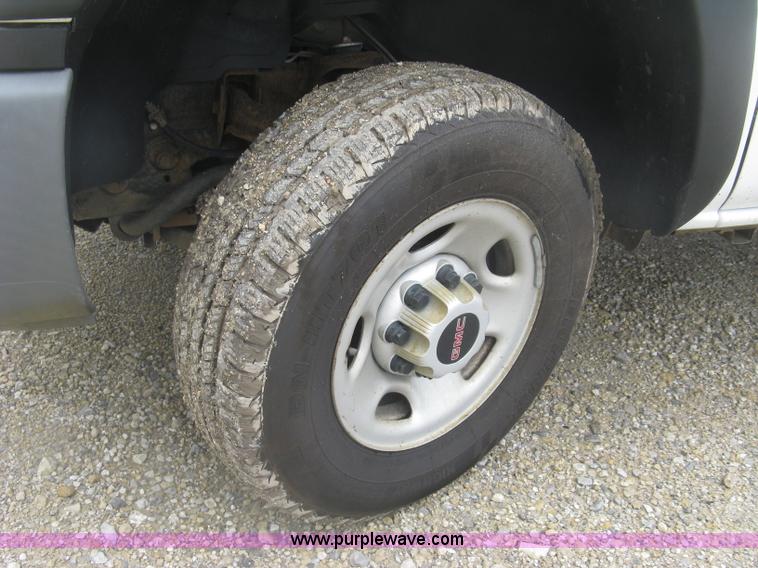 image for item K8678 2007 GMC Sierra Classic 2500HD Ext. Cab pickup truck