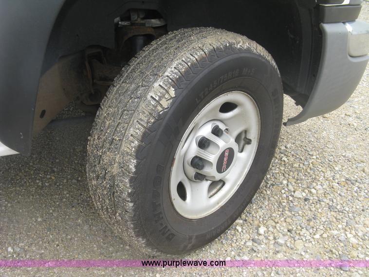 image for item K8678 2007 GMC Sierra Classic 2500HD Ext. Cab pickup truck