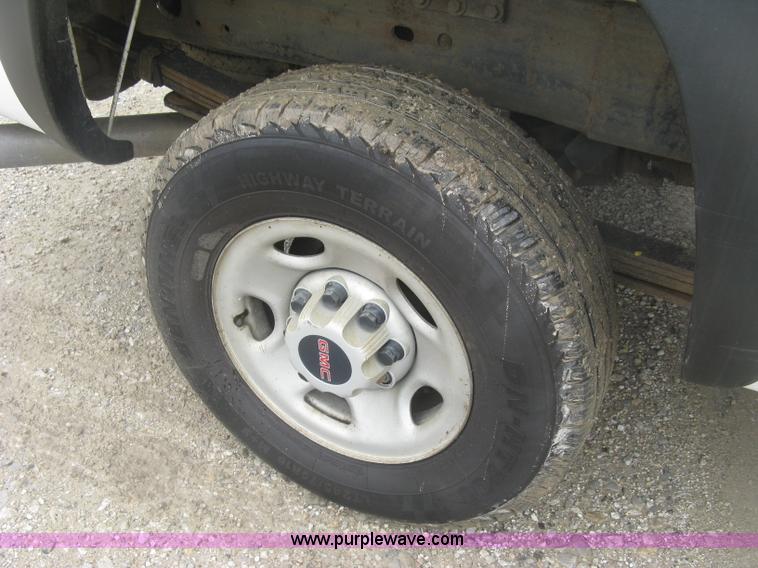 image for item K8678 2007 GMC Sierra Classic 2500HD Ext. Cab pickup truck