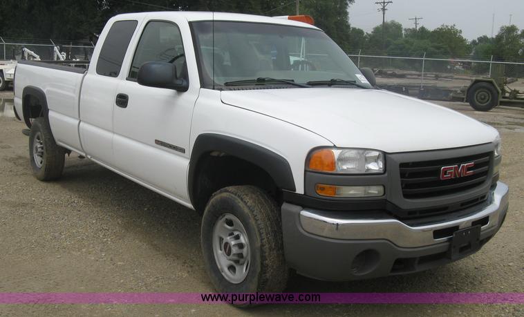image for item K8679 2007 GMC Sierra Classic 2500HD Ext. Cab pickup truck