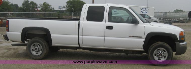 image for item K8679 2007 GMC Sierra Classic 2500HD Ext. Cab pickup truck