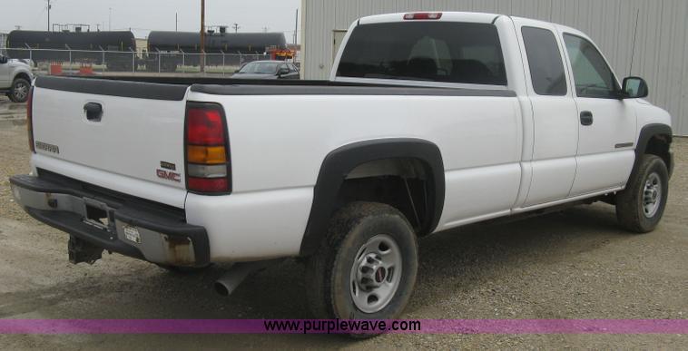 image for item K8679 2007 GMC Sierra Classic 2500HD Ext. Cab pickup truck