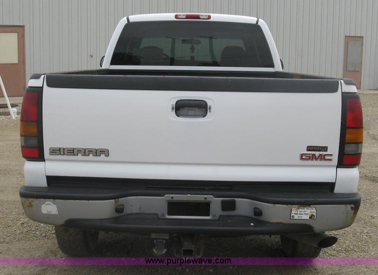 image for item K8679 2007 GMC Sierra Classic 2500HD Ext. Cab pickup truck