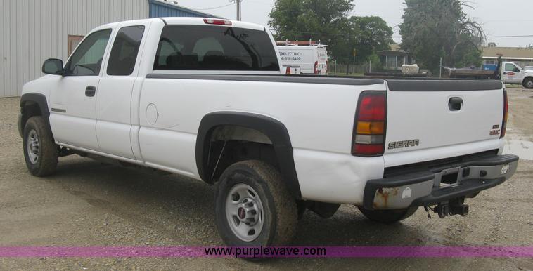 image for item K8679 2007 GMC Sierra Classic 2500HD Ext. Cab pickup truck