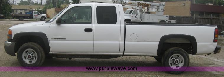 image for item K8679 2007 GMC Sierra Classic 2500HD Ext. Cab pickup truck