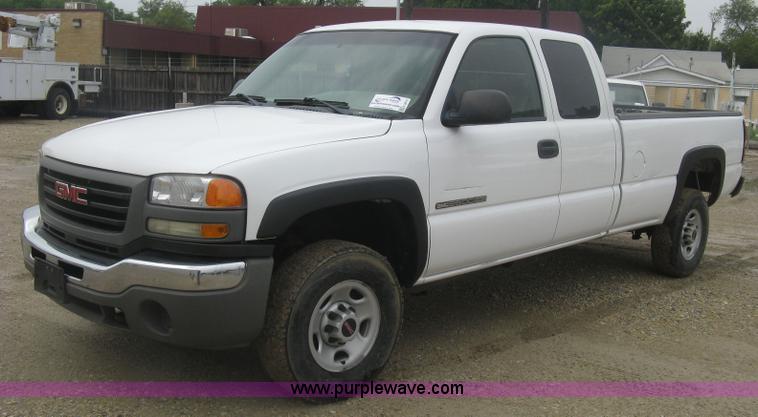 image for item K8679 2007 GMC Sierra Classic 2500HD Ext. Cab pickup truck