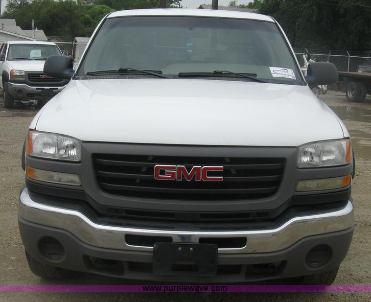 image for item K8679 2007 GMC Sierra Classic 2500HD Ext. Cab pickup truck