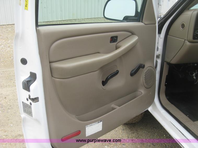 image for item K8679 2007 GMC Sierra Classic 2500HD Ext. Cab pickup truck