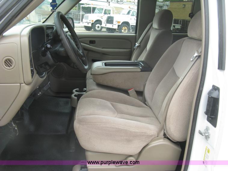 image for item K8679 2007 GMC Sierra Classic 2500HD Ext. Cab pickup truck