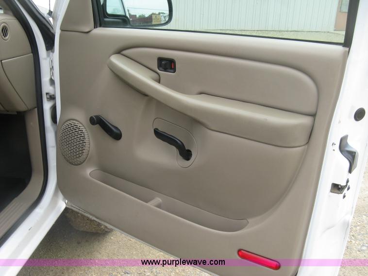 image for item K8679 2007 GMC Sierra Classic 2500HD Ext. Cab pickup truck