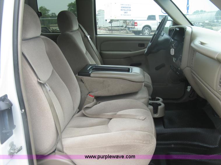 image for item K8679 2007 GMC Sierra Classic 2500HD Ext. Cab pickup truck