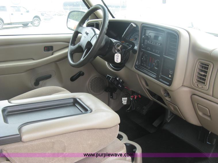 image for item K8679 2007 GMC Sierra Classic 2500HD Ext. Cab pickup truck