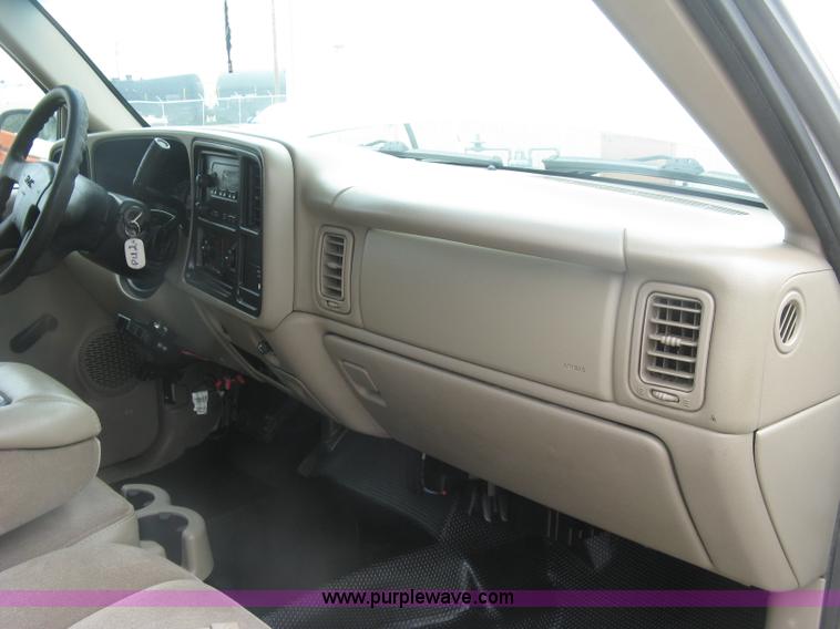 image for item K8679 2007 GMC Sierra Classic 2500HD Ext. Cab pickup truck