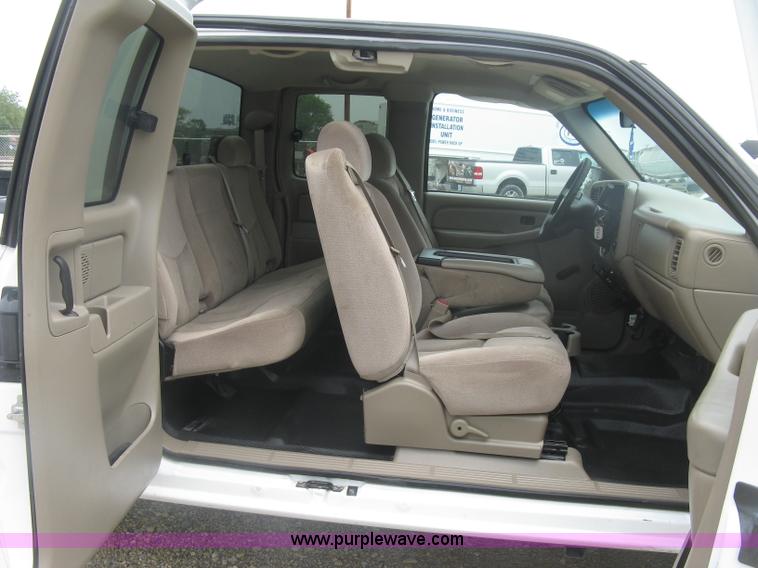 image for item K8679 2007 GMC Sierra Classic 2500HD Ext. Cab pickup truck