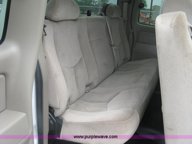 image for item K8679 2007 GMC Sierra Classic 2500HD Ext. Cab pickup truck