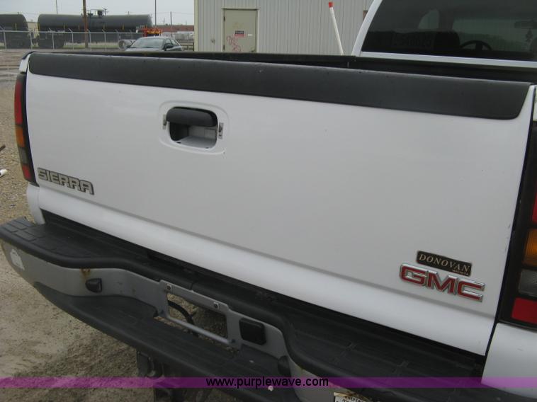 image for item K8679 2007 GMC Sierra Classic 2500HD Ext. Cab pickup truck