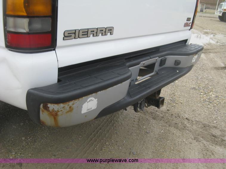 image for item K8679 2007 GMC Sierra Classic 2500HD Ext. Cab pickup truck