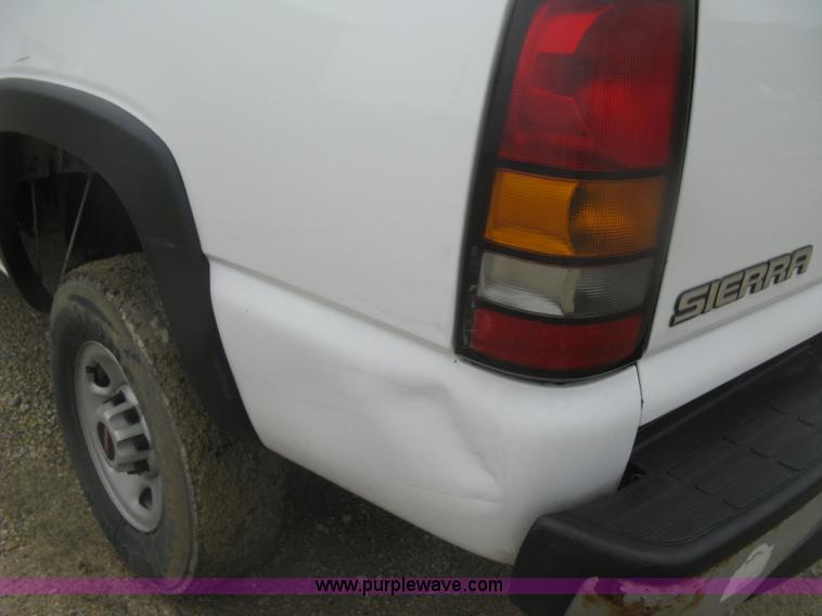 image for item K8679 2007 GMC Sierra Classic 2500HD Ext. Cab pickup truck