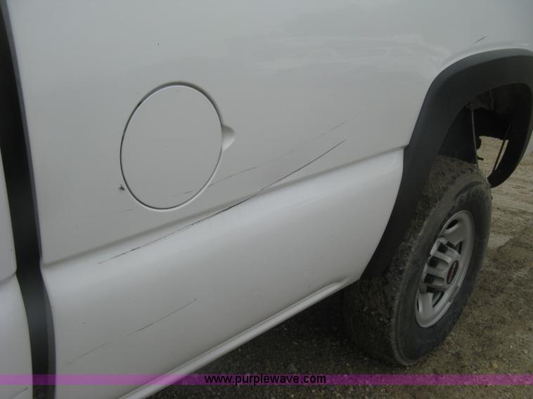 image for item K8679 2007 GMC Sierra Classic 2500HD Ext. Cab pickup truck