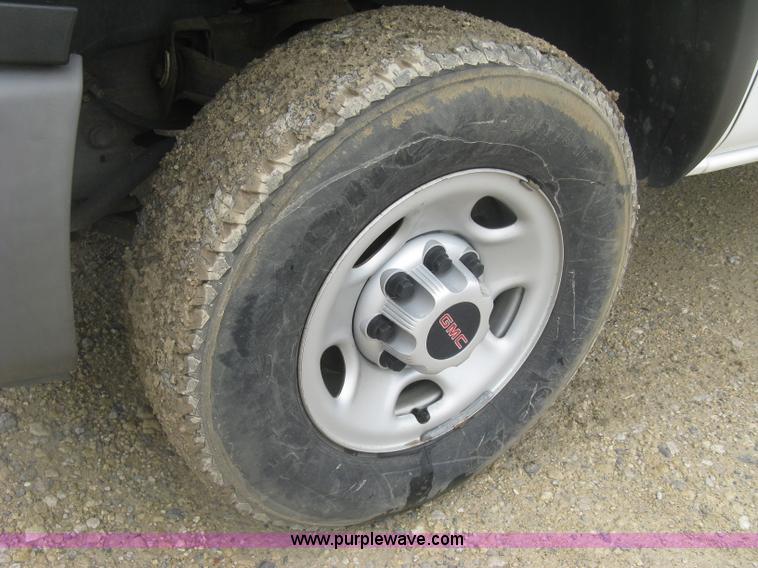 image for item K8679 2007 GMC Sierra Classic 2500HD Ext. Cab pickup truck