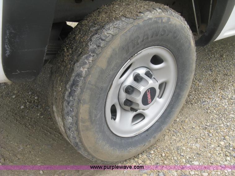 image for item K8679 2007 GMC Sierra Classic 2500HD Ext. Cab pickup truck