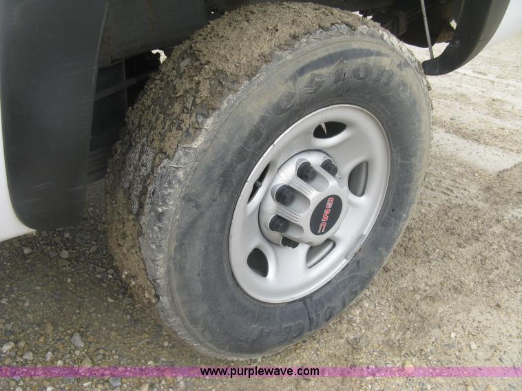 image for item K8679 2007 GMC Sierra Classic 2500HD Ext. Cab pickup truck