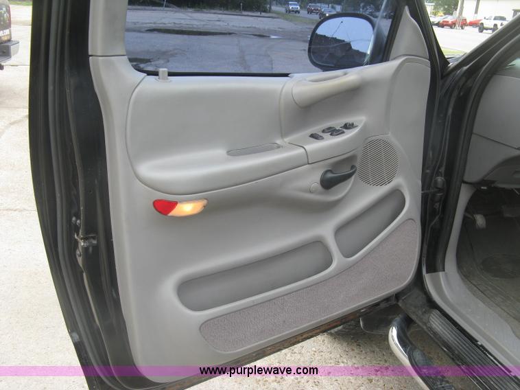 image for item K8680 1998 Ford F150 XLT SuperCab pickup truck