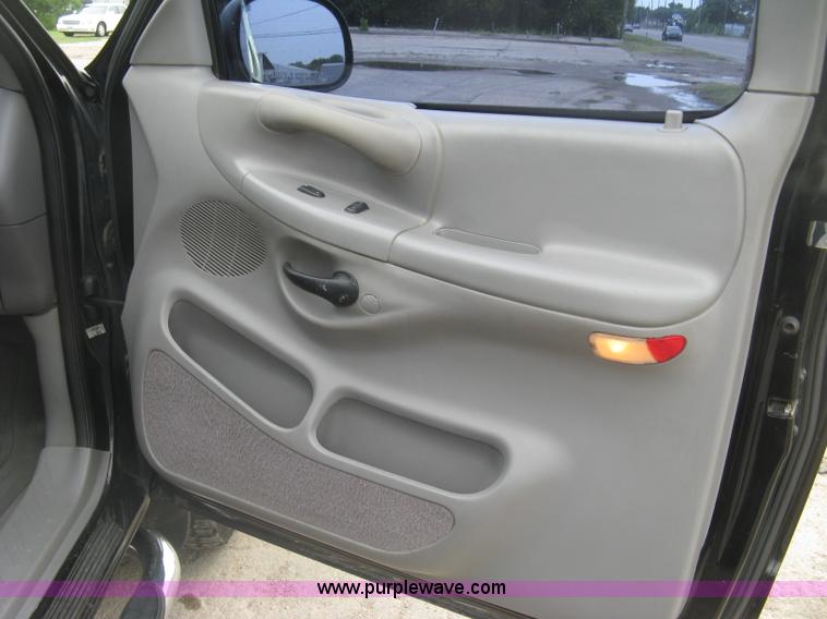 image for item K8680 1998 Ford F150 XLT SuperCab pickup truck